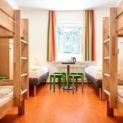 DJH Jugendherberge Biggesee - Mehrbettzimmer mit Stock- und Einzelbetten