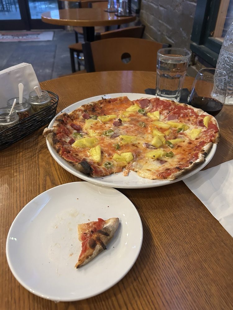 Food from Uno Venti Pizzeria