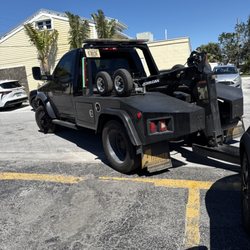 USA Grocers Food Stores - Getting towed