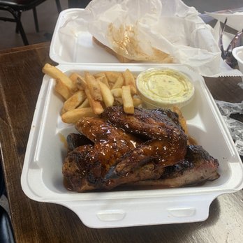 Cozy Corner Restaurant - Barbeque Near Me - Memphis, Tennessee