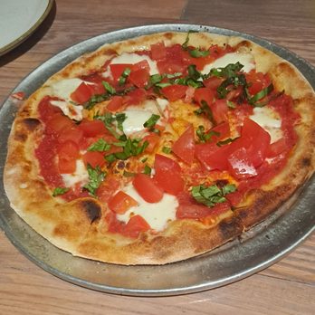 Monkeypod Kitchen - Pizza with huge chunks of kamuela tomatoes. Good but not remarkable. - Tacos Near Me - Honolulu, Hawaii Monkeypod Kitchen - Pizza with huge chunks of kamuela tomatoes. Good but not remarkable. - Tacos Near Me - Honolulu, Hawaii