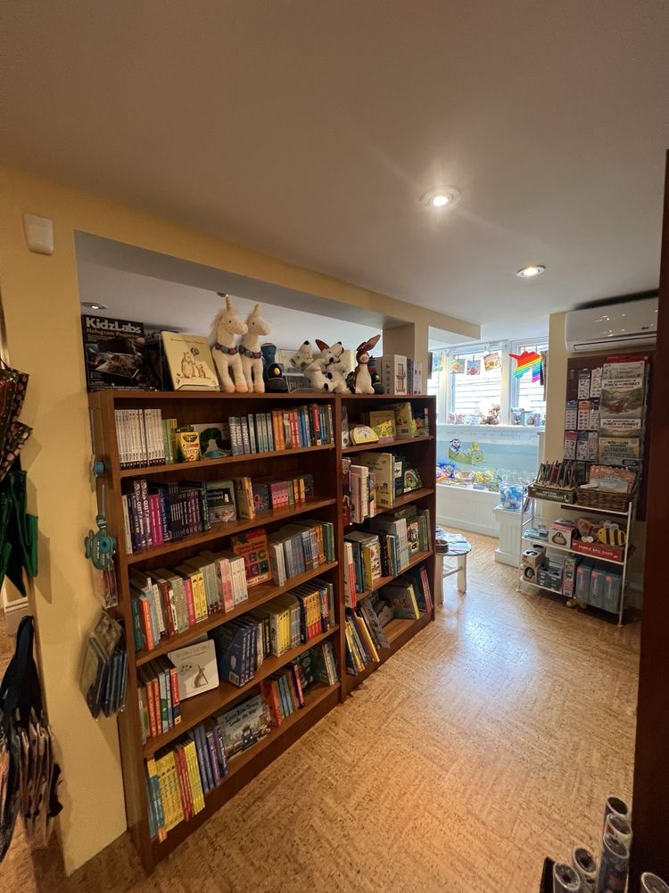 Edgartown Books Logo