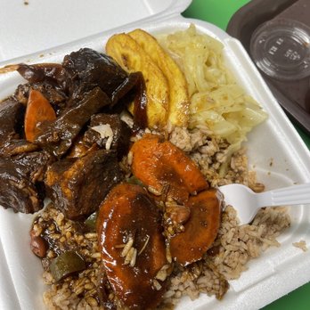 Lawrence Caribbean Restaurant - Stewed beef, rice and peas, cabbage, plantains, carrots - Caribbean Near Me - Charlotte, North Carolina