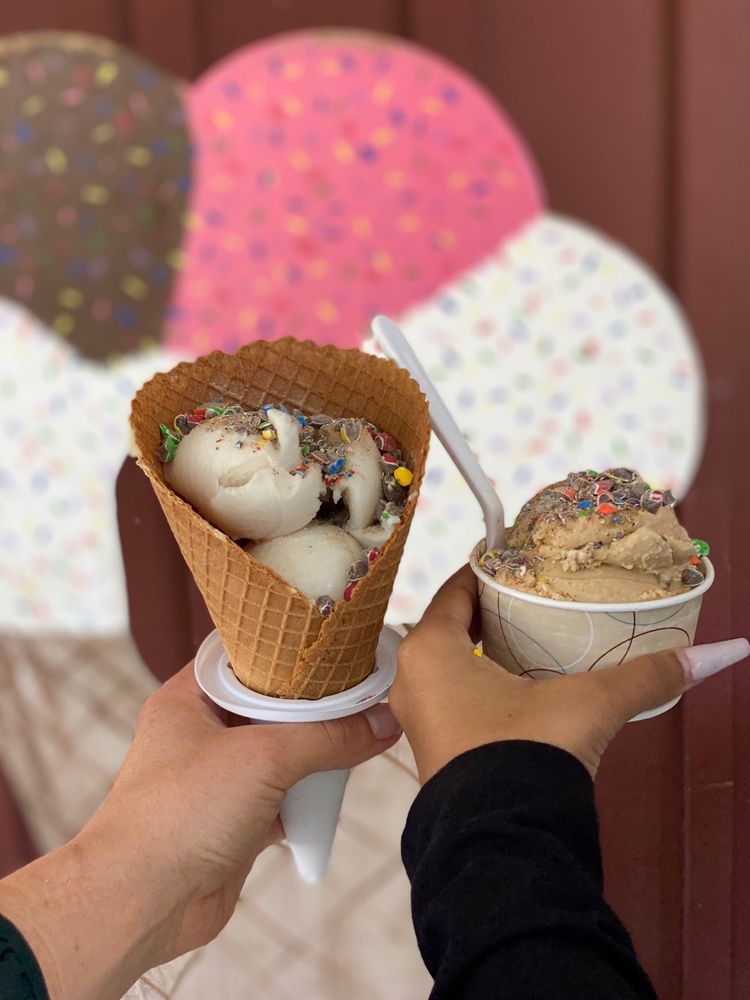 ZOE’S ICE CREAM BARN Updated October 2024 102 Photos & 120 Reviews