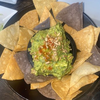 Blend Astoria - Guacamole and Chips - Latin American Near Me - Astoria, New York