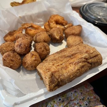 Capt Smiths Seafood Market - Seafood Basket $16.99 Mahi Mahi (dry), hush puppies (6). Scallops (2) Shrimp (4) - Seafood Markets Near Me - Solomons, Maryland Capt Smiths Seafood Market - Seafood Basket $16.99 Mahi Mahi (dry), hush puppies (6). Scallops (2) Shrimp (4) - Seafood Markets Near Me - Solomons, Maryland