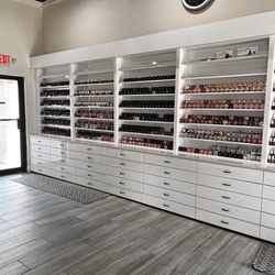 K Nails & Spa - Nail polish selection