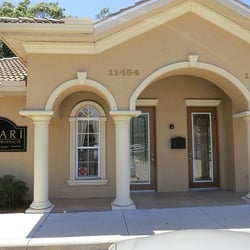 Licari Family Chiropractic - Front of building.