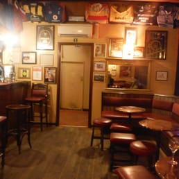 Hole in the Wall -Interior (London, near Waterloo Station) Hole in the Wall -Interior (London, near Waterloo Station)