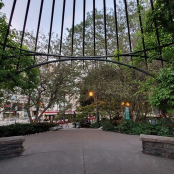 Toronto Music Garden - Gazebo area with steps to entrance - Botanical Gardens Near Me - Toronto, Ontario