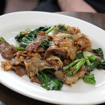 Pai Kin Kao Thai Restaurant - Small Pad See Ew Beef ($13.95) - flat noodles, egg, soy sauce, sweet soy sauce, Chinese broccoli - Thai Near Me - Cambridge, Massachusetts Pai Kin Kao Thai Restaurant - Small Pad See Ew Beef ($13.95) - flat noodles, egg, soy sauce, sweet soy sauce, Chinese broccoli - Thai Near Me - Cambridge, Massachusetts
