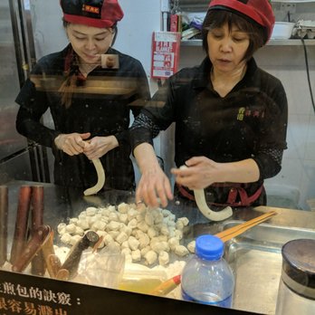 祥興記上海生煎包 - Making that fresh dough - Shanghainese Near Me - Hong Kong, HK 祥興記上海生煎包 - Making that fresh dough - Shanghainese Near Me - Hong Kong, HK