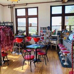 Porter’s Candy World & Ice Cream Parlor - Gift Shop