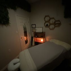 Everest Massage - Cute private room, music, scent, the vibes were immaculate