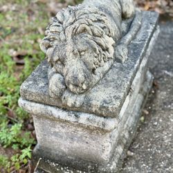Cabin On The Lake - I got a lion watching over me