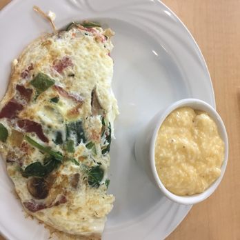 Peach's Restaurant - The Healthy Start Omelette. With cheese grits. - American Near Me - Chicago, Illinois