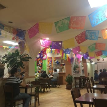 Mi Rinconcito Mexicano - Dia de los Muertos decor - Tacos Near Me - Miami, Florida Mi Rinconcito Mexicano - Dia de los Muertos decor - Tacos Near Me - Miami, Florida