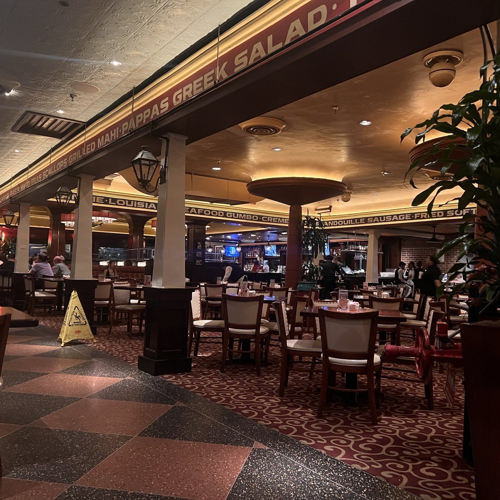 Pappadeaux Seafood Kitchen - Indoor space - Seafood Near Me - Austin, Texas