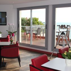 Hôtel Ker Moor Préférence - Bar salon de l'Hôtel Ker Moor Préférence de Saint Quay Portrieux dans les Côtes d'Armor en Bretagne.