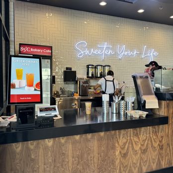85°C Bakery Cafe-Simi Valley - the counter - Coffee & Tea Near Me - Simi Valley, California