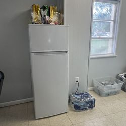 Bon Air Park - Mini fridge and freezer