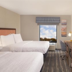 Hampton Inn & Suites Cleveland-Mentor - Guest room