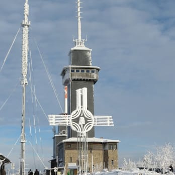 Großer Feldberg - Gipfelkreuz und Feldbergturm, dahinter der 115 m hohe Sendemast des Hessischen Rundfunks - Landmarks & Historical Buildings Near Me - Schmitten, HE Großer Feldberg - Gipfelkreuz und Feldbergturm, dahinter der 115 m hohe Sendemast des Hessischen Rundfunks - Landmarks & Historical Buildings Near Me - Schmitten, HE