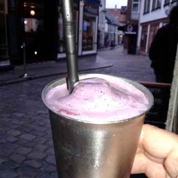 Døgnvill Burger Stavanger - Blueberry milkshake - American Near Me - Stavanger, 11 Døgnvill Burger Stavanger - Blueberry milkshake - American Near Me - Stavanger, 11