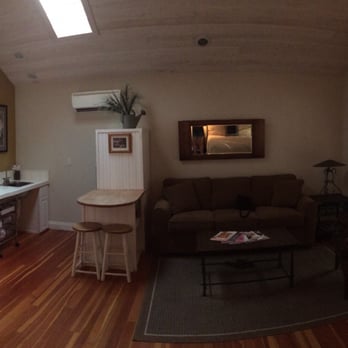 China Creek Cottage - Kitchen & sitting area in the Summer House. - Hotels Near Me - Willow Creek, California