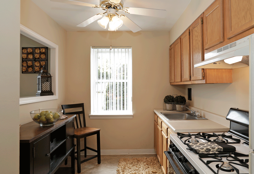 PARKSIDE GARDENS APARTMENTS 17 Photos 1557 Knuth Ave, Euclid, Ohio