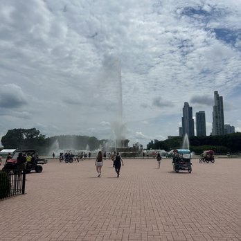 Buckingham Fountain - Landmarks & Historical Buildings Near Me - Chicago, Illinois
