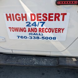 Gallardo's Auto Repair - Sign on side of towing vehicle