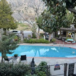 Piazza's Pine Cone Inn - Pool