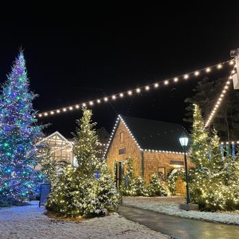 LL Bean - The Northern Lights Holiday Pop up - Outdoor Gear Near Me - Freeport, Maine LL Bean - The Northern Lights Holiday Pop up - Outdoor Gear Near Me - Freeport, Maine