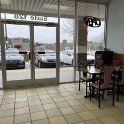 Peking Wok - Clean dine-in area