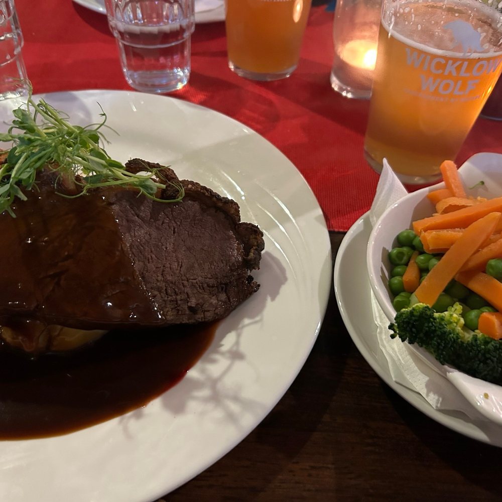 Lynham's Hotel - Roast beef - side veggies - Hotels Near Me - Laragh, WW Lynham's Hotel - Roast beef - side veggies - Hotels Near Me - Laragh, WW