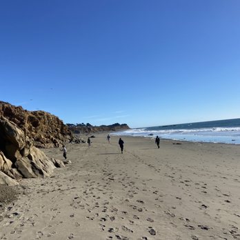 San Simeon Beach - Slightly chilly fall afternoon 2022. - Beaches Near Me - Cambria, California San Simeon Beach - Slightly chilly fall afternoon 2022. - Beaches Near Me - Cambria, California