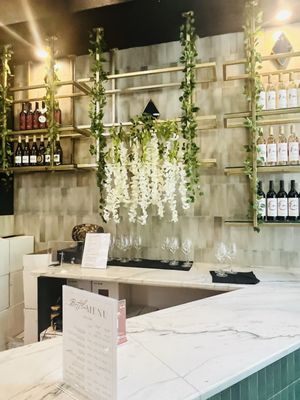 Pur Noire Urban Wineries by null