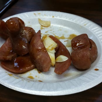 Taipei Hong - Taiwanese sausage with garlic. Pretty good. (Ive had better but still a good app) - Taiwanese Near Me - Flushing, New York Taipei Hong - Taiwanese sausage with garlic. Pretty good. (Ive had better but still a good app) - Taiwanese Near Me - Flushing, New York