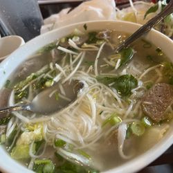 Pho Viet 2 - Seafood soup (with bun)