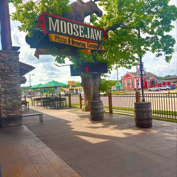 Moosejaw Pizza & Dells Brewing - Entrance - Pizza Near Me - Wisconsin Dells, Wisconsin