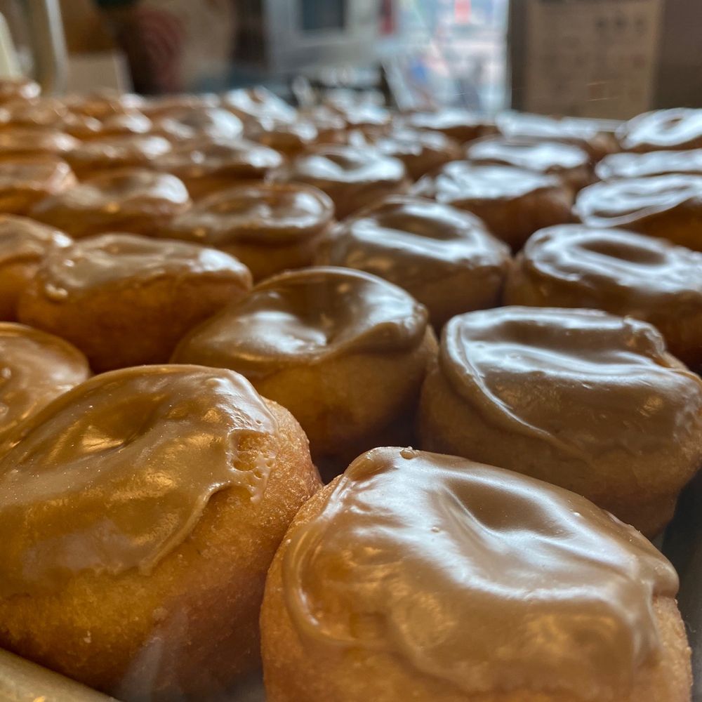 Daily Dozen Doughnut - Maple donuts - Bakeries Near Me - Seattle, Washington Daily Dozen Doughnut - Maple donuts - Bakeries Near Me - Seattle, Washington