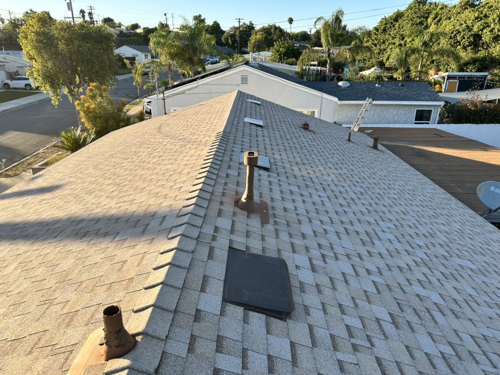 Slide of Mo's Professional Roofing