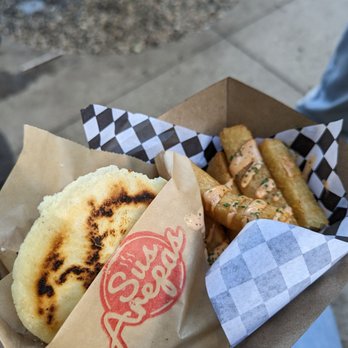 Sus Arepas - Dominó and yucca fries - Food Trucks Near Me - Los Angeles, California Sus Arepas - Dominó and yucca fries - Food Trucks Near Me - Los Angeles, California