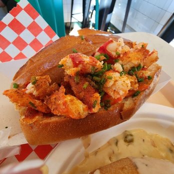 Pike Place Chowder - Maine Lobster Roll - Seafood Near Me - Seattle, Washington