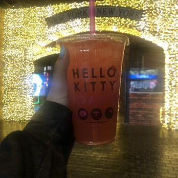 Hello Kitty Cafe - strawberry lemonade - Desserts Near Me - Las Vegas, Nevada