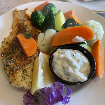 Brad's Restaurant - Seafood Near Me - Pismo Beach, California