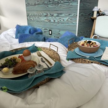 Twelve Senses Retreat - Breakfast in bed - Health Retreats Near Me - Encinitas, California
