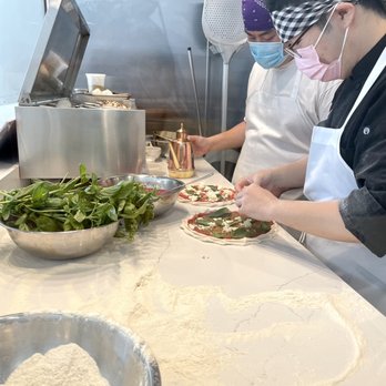 Sei Pizza Bar - Counter seats give a close up view (behind glass) of the fresh ingredients and pizze making - Pizza Near Me - Los Angeles, California