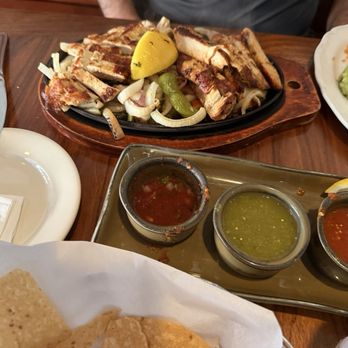 Maderos Cocina Mexicana - Chicken Fajitas - Mexican Near Me - Redondo Beach, California